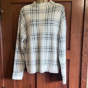Tahari Cream and Gray Checkered Turtleneck Sweater